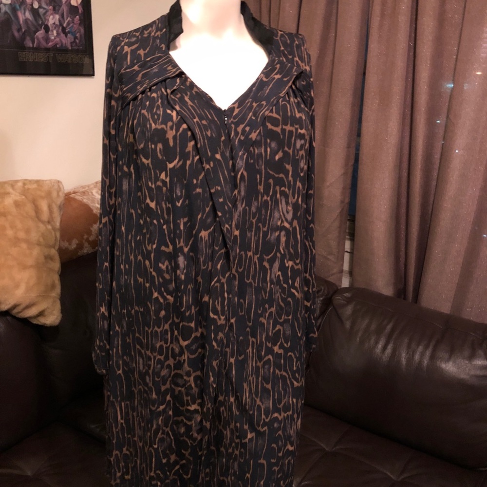 Tahari Woman Dress Sz 18 preowned w matching belt